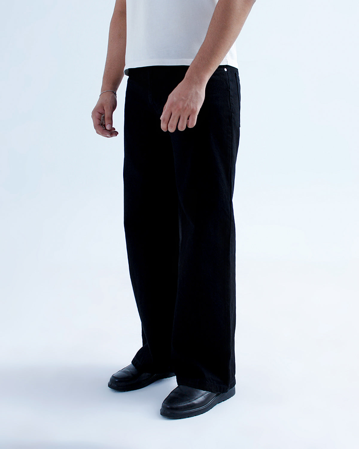 STRAIGHT WIDE JEANS - BLACK