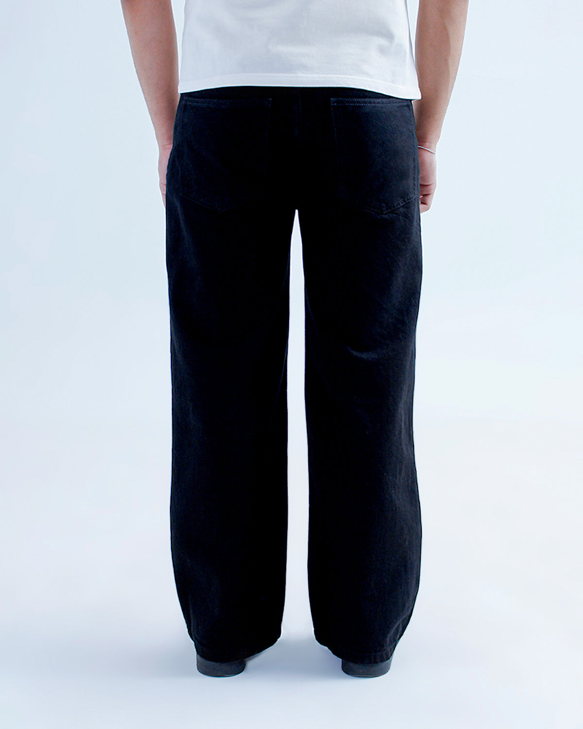 STRAIGHT WIDE JEANS - BLACK