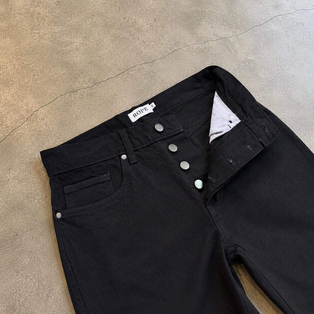 STRAIGHT WIDE JEANS - BLACK