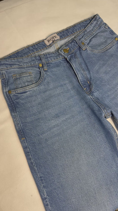 STRAIGHT FIT - SOFT BLUE